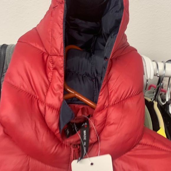 Red winter fashion coat - Picture 4 of 9